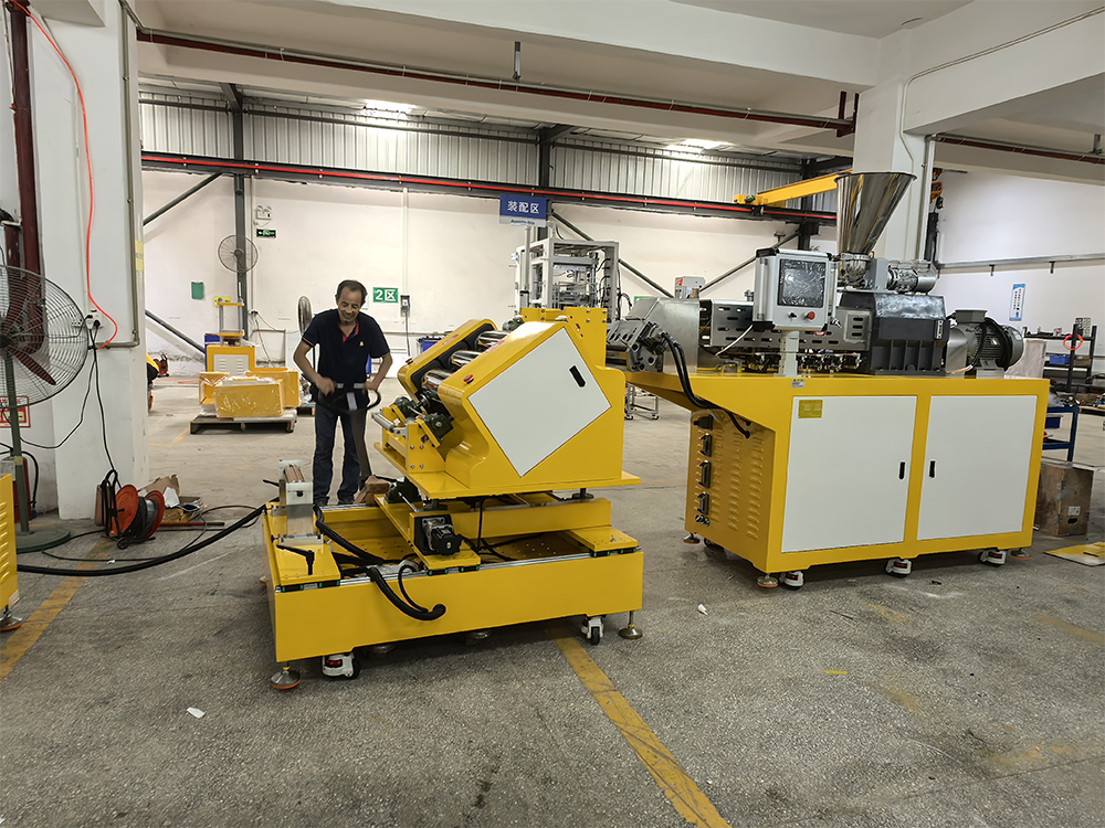 平行异向双螺杆挤出流延机